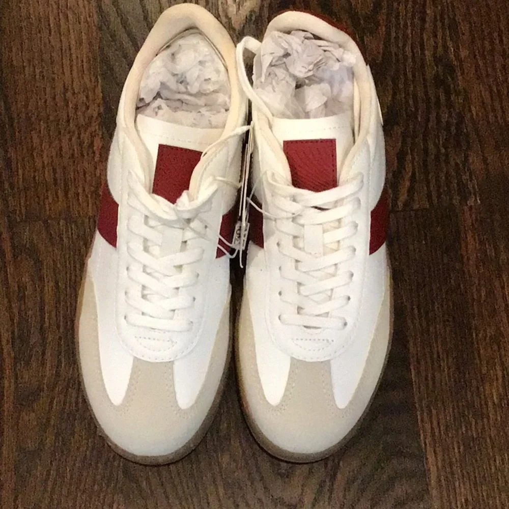 Zara- ATHLETIC SNEAKERS in white and burgundy red.
